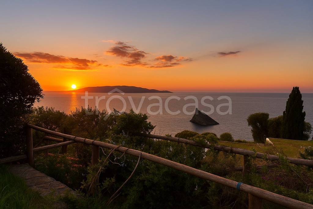casa indipendente in vendita a Monte Argentario in zona Porto Santo Stefano