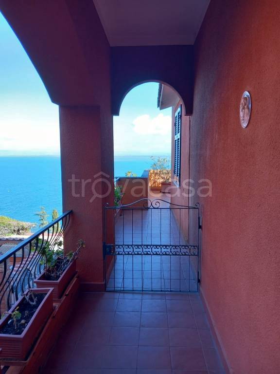 appartamento in vendita a Monte Argentario in zona Porto Santo Stefano