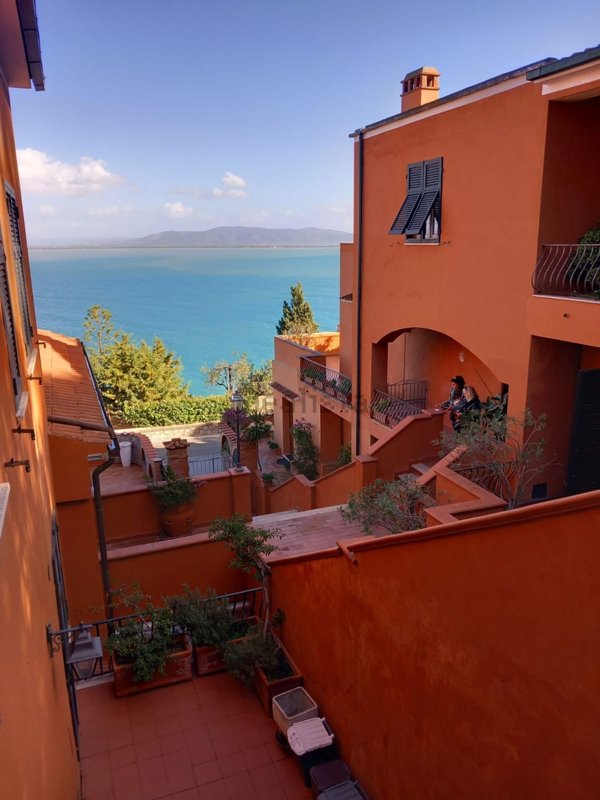 appartamento in vendita a Monte Argentario in zona Porto Santo Stefano