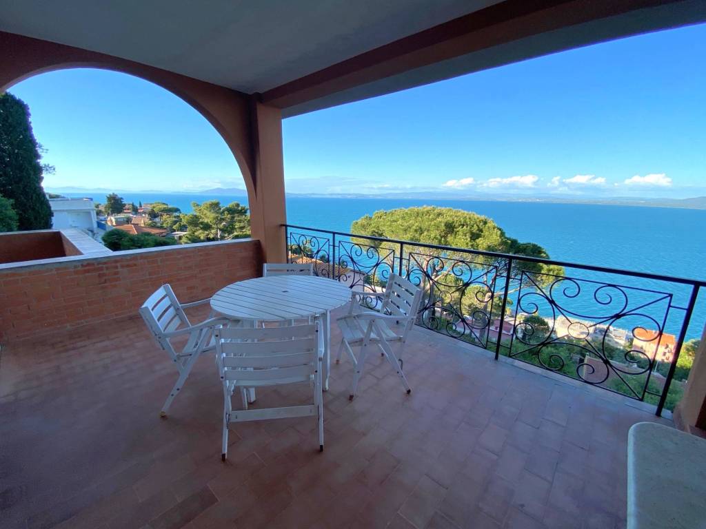 appartamento in vendita a Monte Argentario in zona Porto Santo Stefano