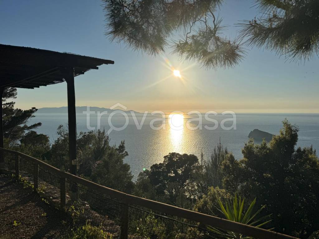 casa indipendente in vendita a Monte Argentario in zona Porto Santo Stefano