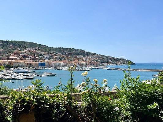 appartamento in vendita a Monte Argentario in zona Porto Santo Stefano