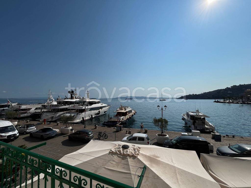 appartamento in vendita a Monte Argentario in zona Porto Santo Stefano