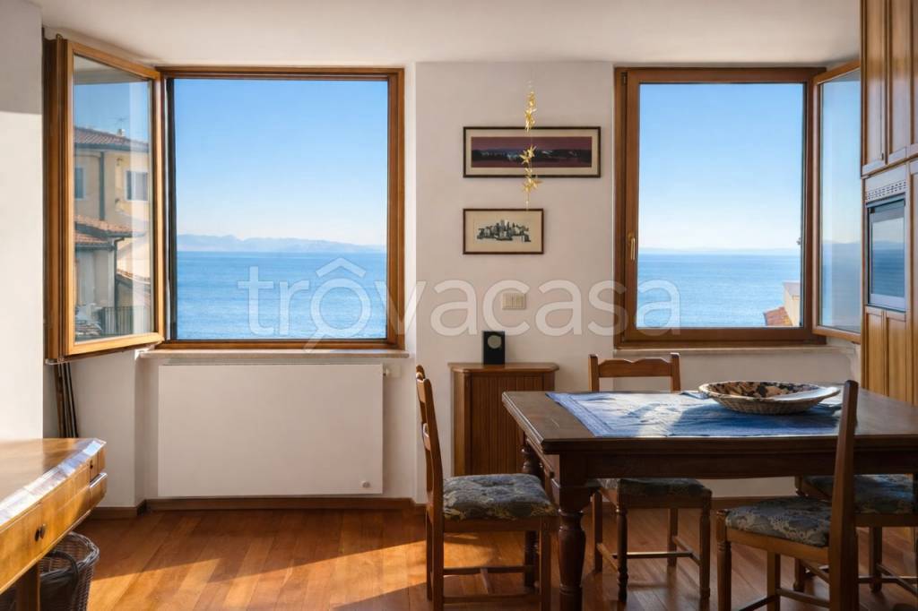 appartamento in vendita a Monte Argentario in zona Porto Santo Stefano