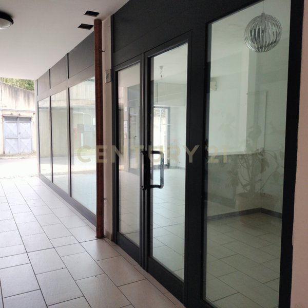 locale commerciale in vendita a Monte Argentario in zona Porto Santo Stefano