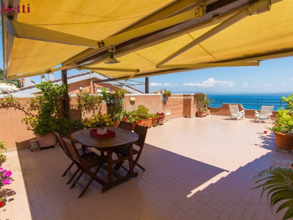 appartamento in vendita a Monte Argentario in zona Porto Santo Stefano