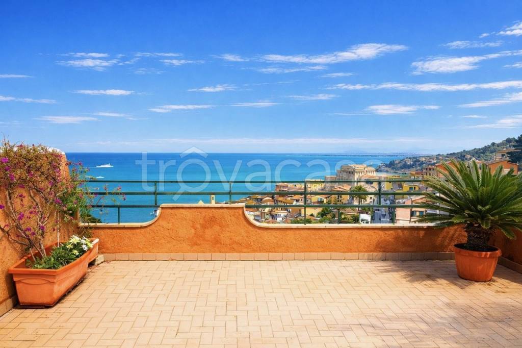 appartamento in vendita a Monte Argentario in zona Porto Santo Stefano