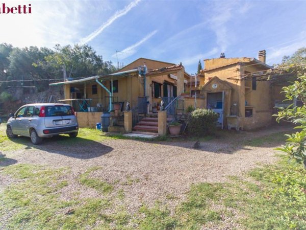 casa indipendente in vendita a Monte Argentario in zona Porto Santo Stefano