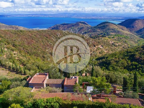 casa indipendente in vendita a Monte Argentario in zona Porto Ercole