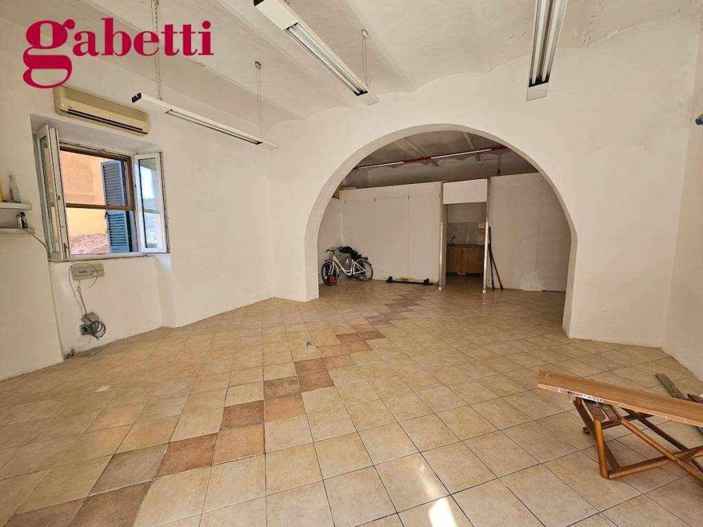 locale commerciale in vendita a Monte Argentario in zona Porto Santo Stefano