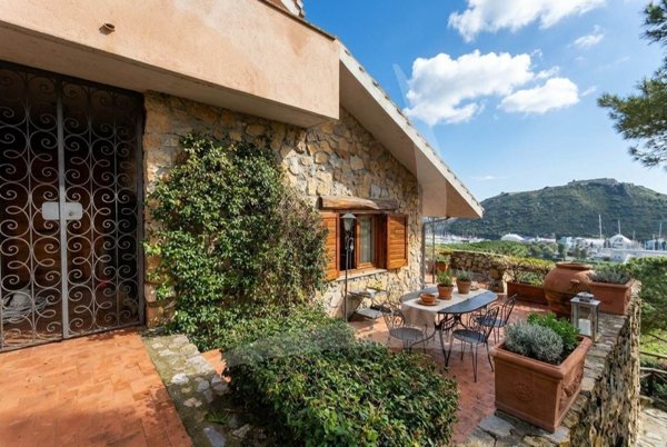 casa indipendente in vendita a Monte Argentario in zona Porto Ercole