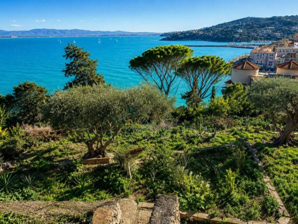 casa indipendente in vendita a Monte Argentario in zona Porto Santo Stefano