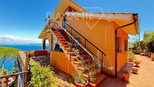 casa indipendente in vendita a Monte Argentario in zona Porto Santo Stefano