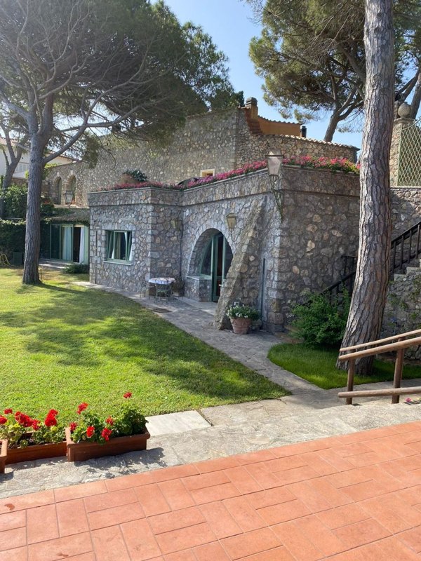 casa indipendente in vendita a Monte Argentario in zona Cala Piccola
