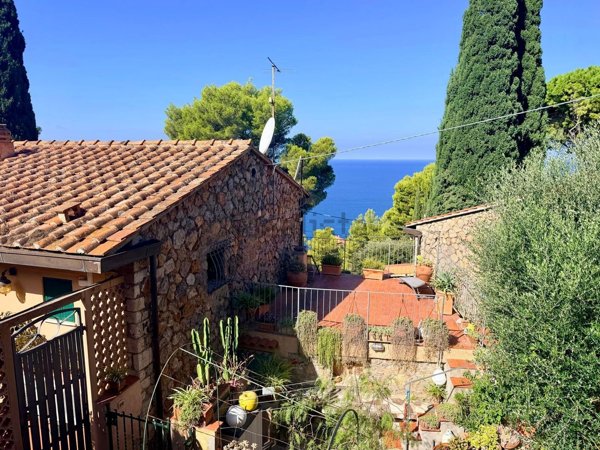 casa indipendente in vendita a Monte Argentario in zona Cala Piccola