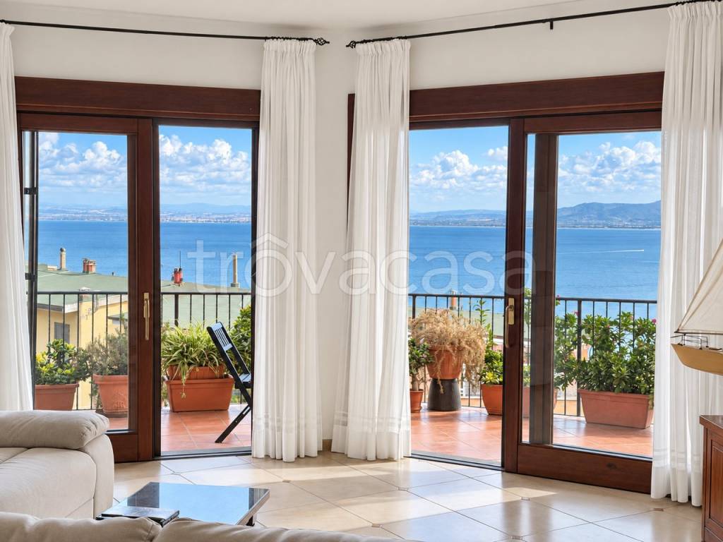 appartamento in vendita a Monte Argentario in zona Porto Santo Stefano