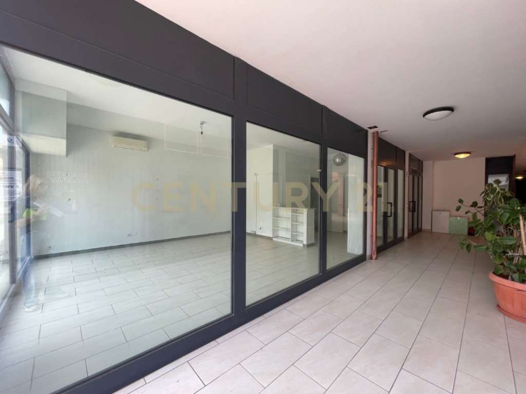 locale commerciale in vendita a Monte Argentario in zona Porto Santo Stefano