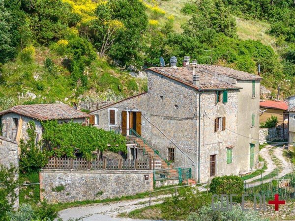 casa indipendente in vendita a Montieri in zona Travale