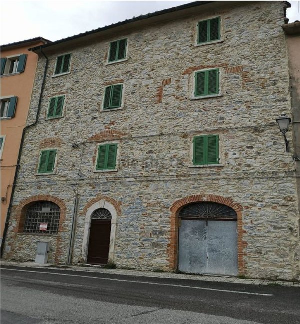 locale di sgombero in vendita a Montieri