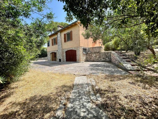 casa indipendente in vendita ad Orbetello in zona Giannella