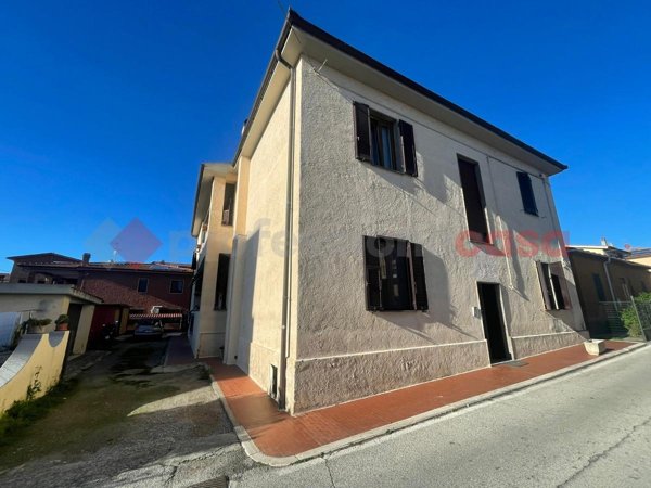 appartamento in vendita ad Orbetello in zona Albinia