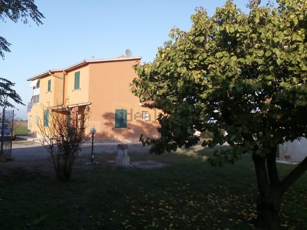casale in vendita ad Orbetello in zona Albinia