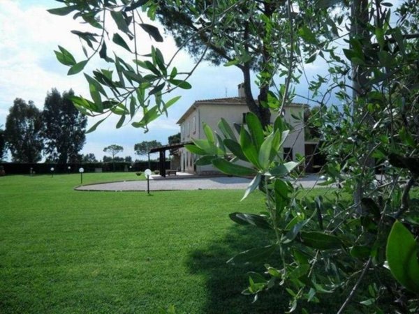 casa indipendente in vendita ad Orbetello in zona Albinia