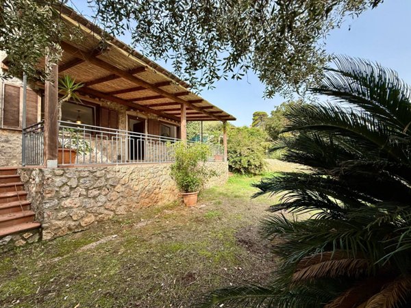 casa indipendente in vendita ad Orbetello in zona Ansedonia