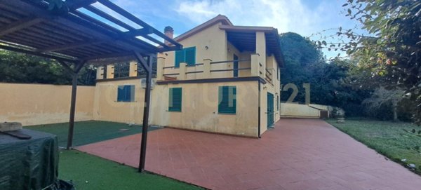 casa indipendente in vendita ad Orbetello in zona Fonteblanda