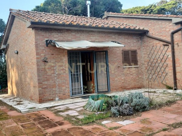 casa indipendente in vendita ad Orbetello in zona Giannella