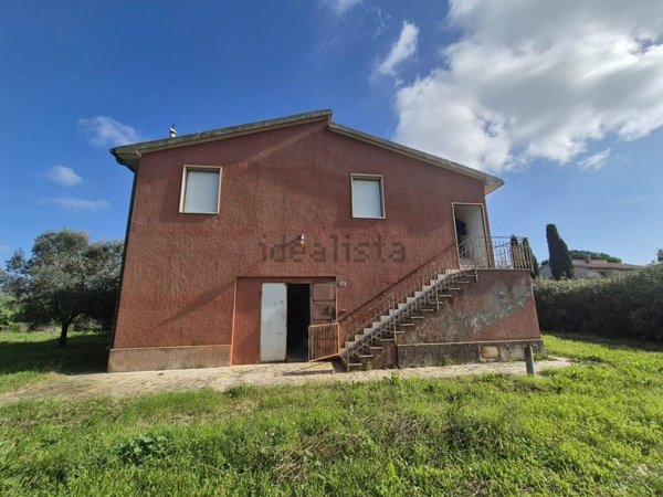 casa indipendente in vendita ad Orbetello in zona Talamone
