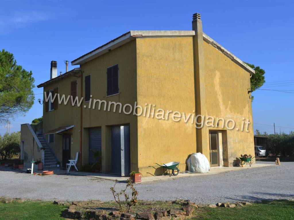 appartamento in vendita ad Orbetello in zona Albinia