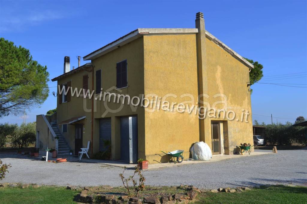 casa indipendente in vendita ad Orbetello in zona Albinia
