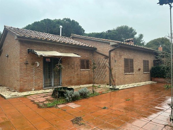 casa indipendente in vendita ad Orbetello in zona Giannella