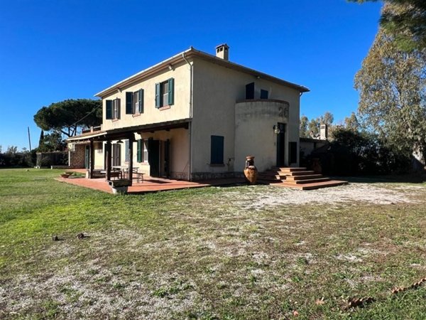 casa indipendente in vendita ad Orbetello