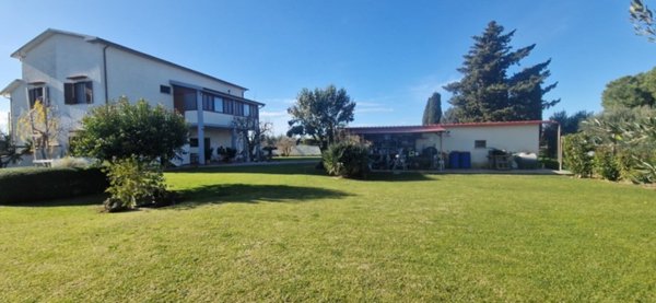 casa indipendente in vendita ad Orbetello in zona Talamone