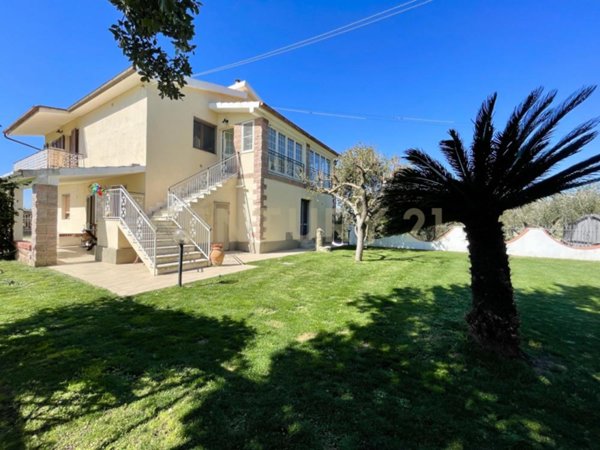 casa indipendente in vendita ad Orbetello