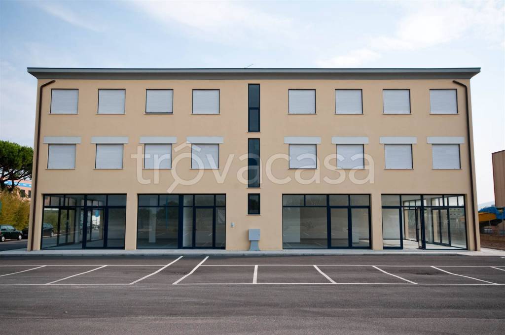 ufficio in vendita ad Orbetello in zona Albinia