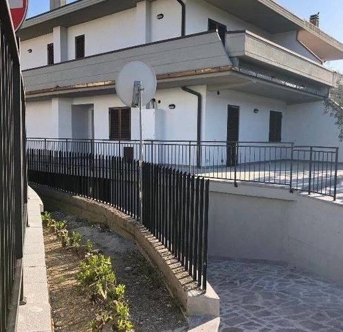 casa indipendente in vendita ad Orbetello in zona Albinia