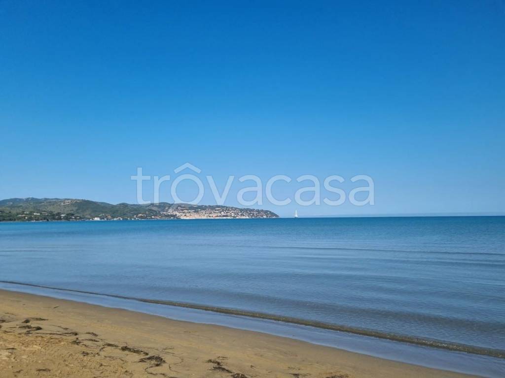 appartamento in vendita ad Orbetello in zona Giannella