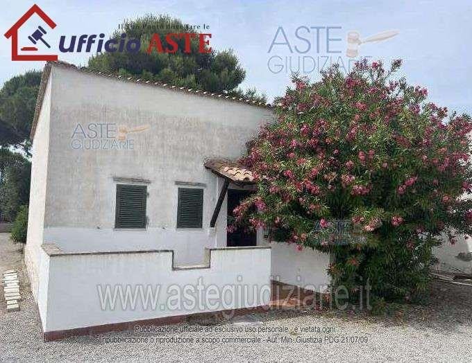 casa indipendente in vendita ad Orbetello in zona Giannella