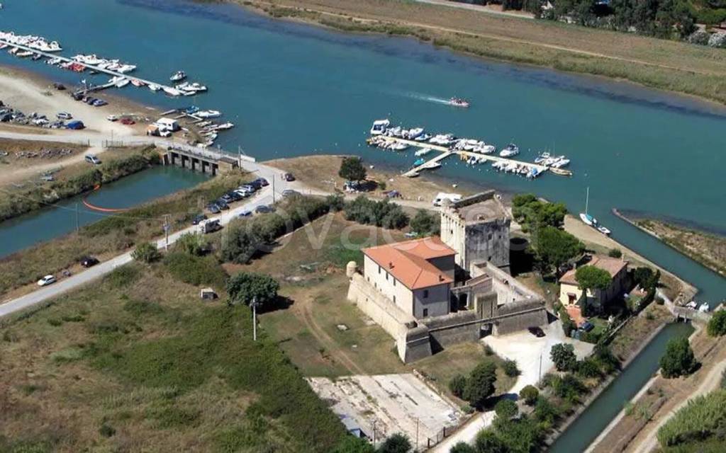 appartamento in vendita ad Orbetello in zona Albinia