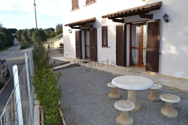appartamento in vendita ad Orbetello in zona Talamone