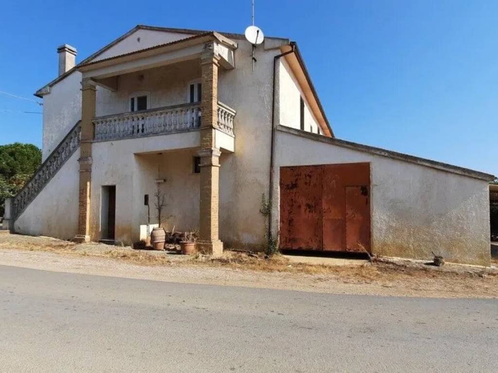 negozio in vendita ad Orbetello in zona Talamone
