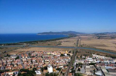 negozio in vendita ad Orbetello in zona Albinia