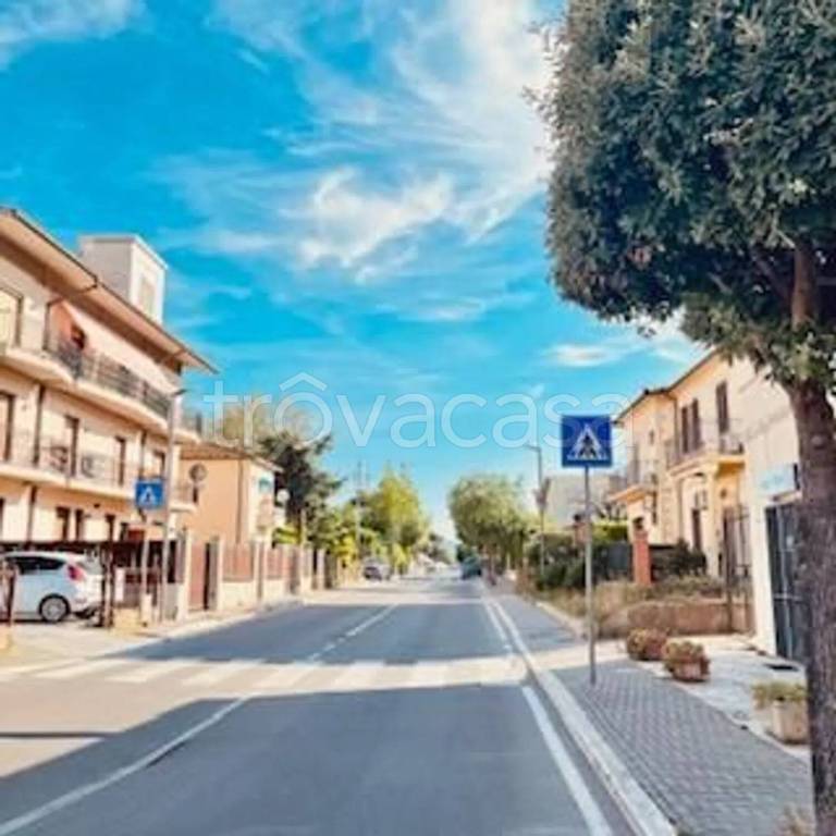 appartamento in vendita ad Orbetello in zona Albinia