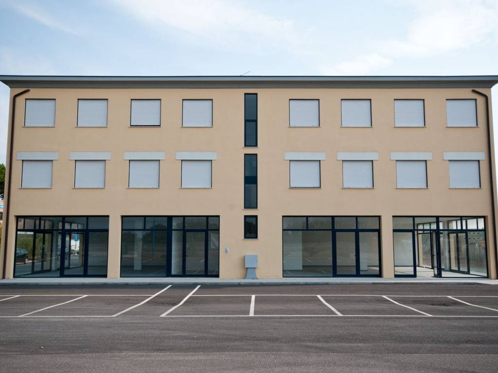 ufficio in vendita ad Orbetello in zona Albinia
