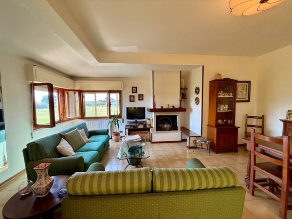 appartamento in vendita ad Orbetello in zona Ansedonia