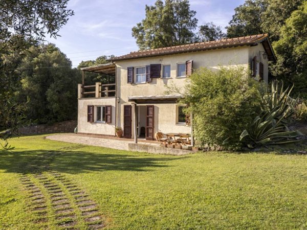 casa indipendente in vendita ad Orbetello in zona Giannella