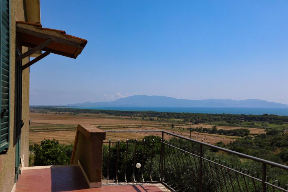casa indipendente in vendita ad Orbetello in zona Talamone